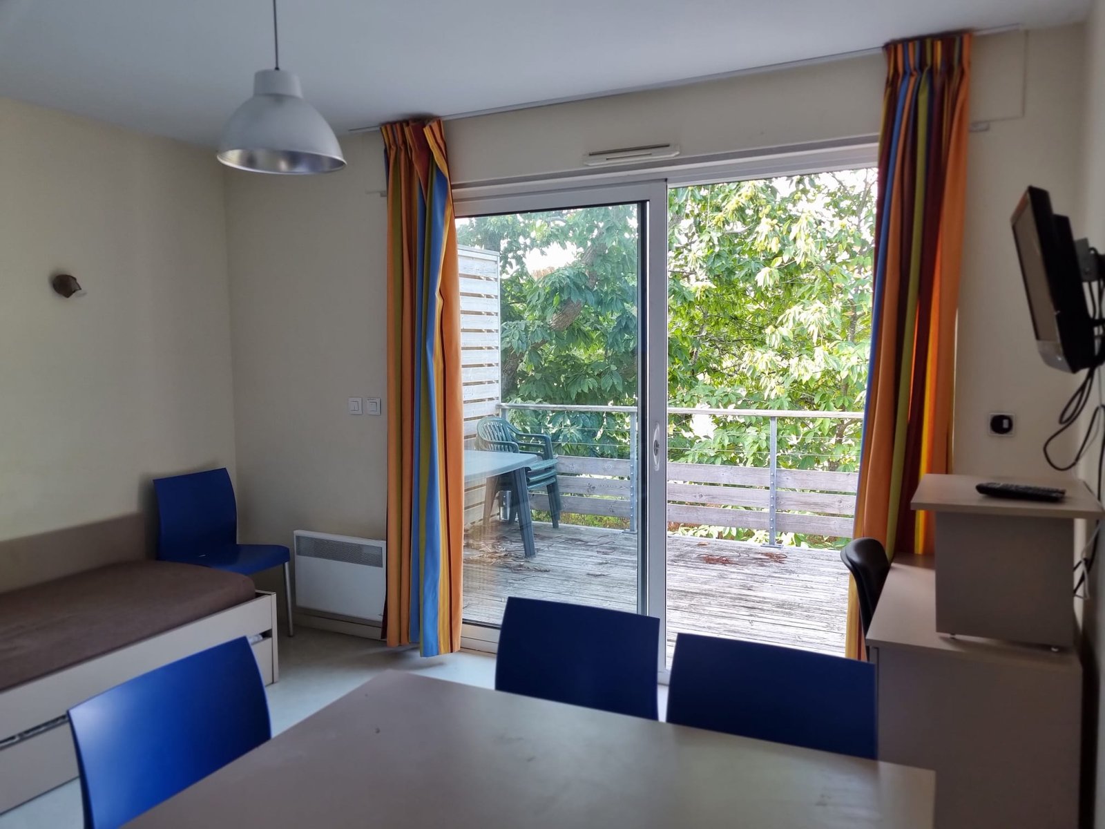 Furnished two-bedroom apartment with a terrace at Le Relais du Plessis — Chaveignes