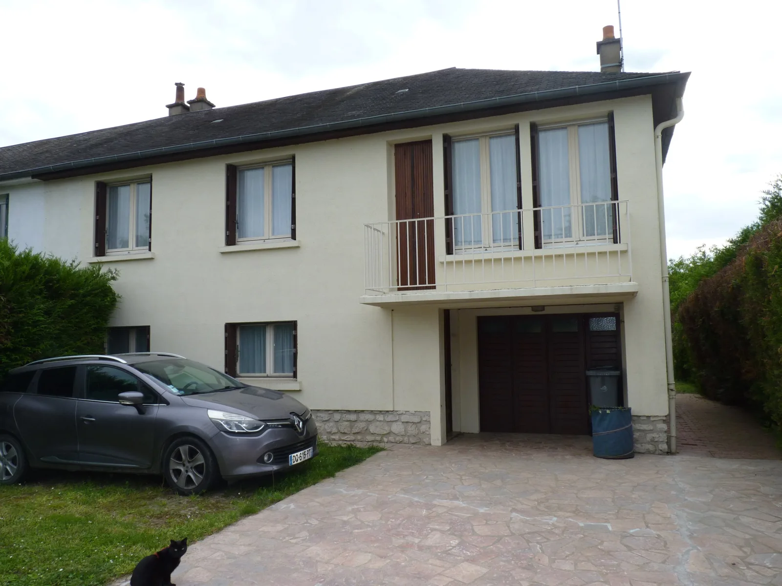 Three-bedroom house — Avoine