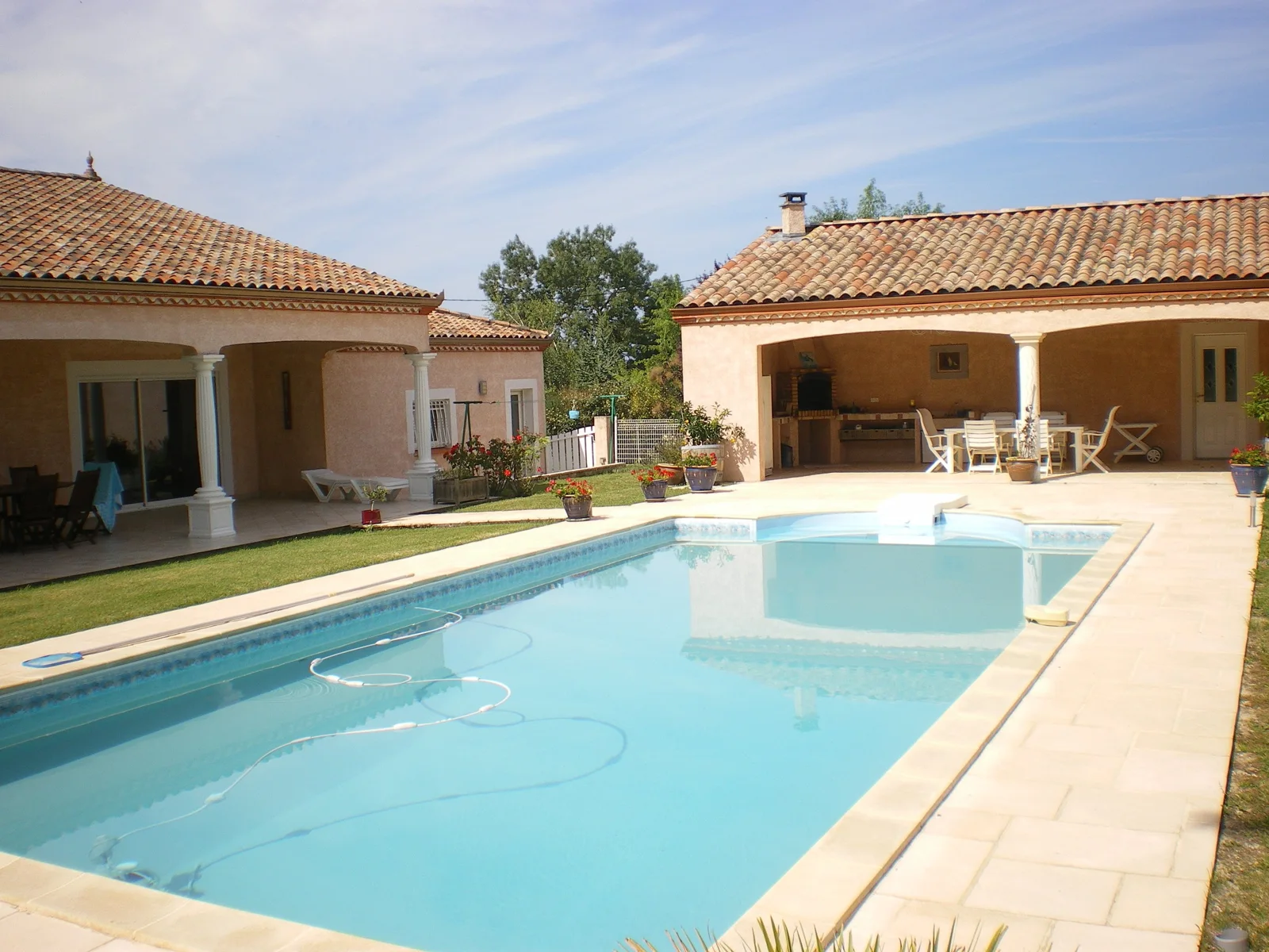 A 250 m² house with a swimming pool — Saint-Cyr-sur-Loire